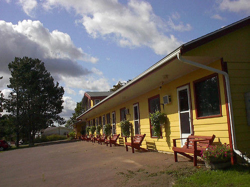 Pines Motel Rusticoville Exterior photo
